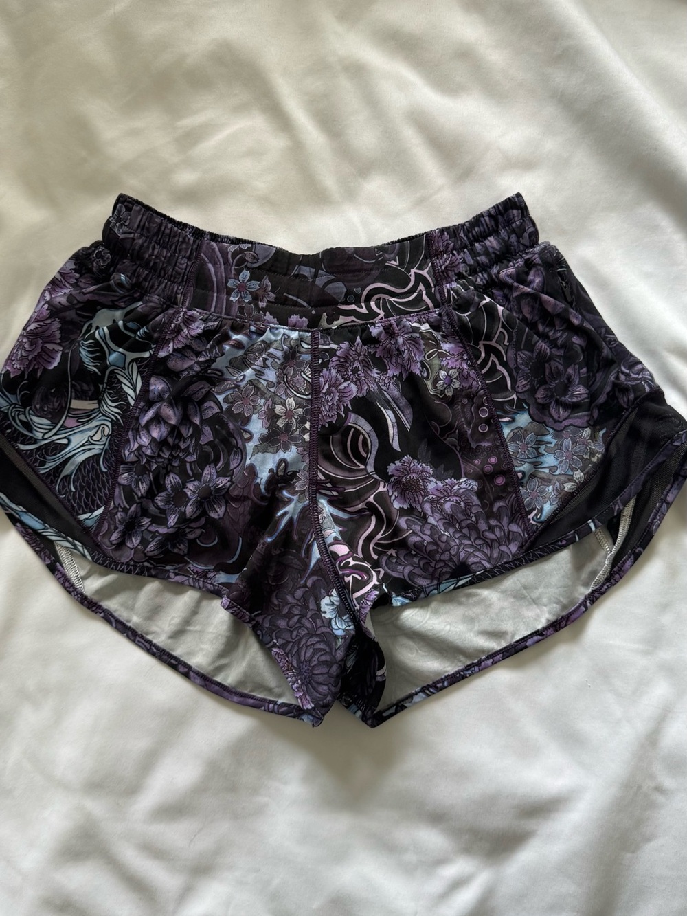 Lululemon Hotty Hot Short II *2.5"
Memoir Multi Purple/Black